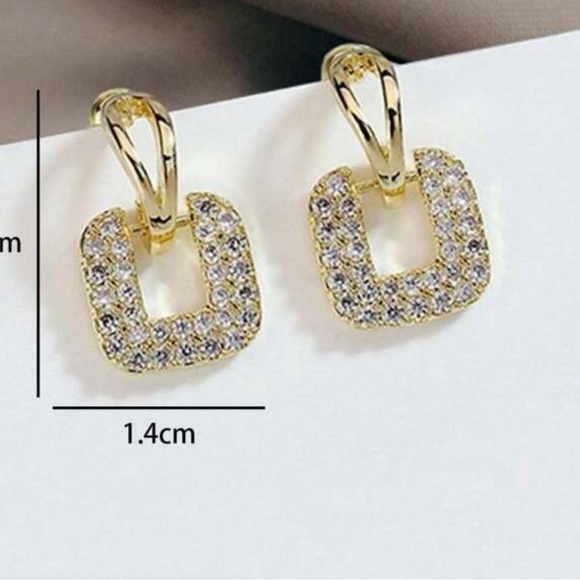 Rhinestone Square Stud Earrings - Picture 3 of 3